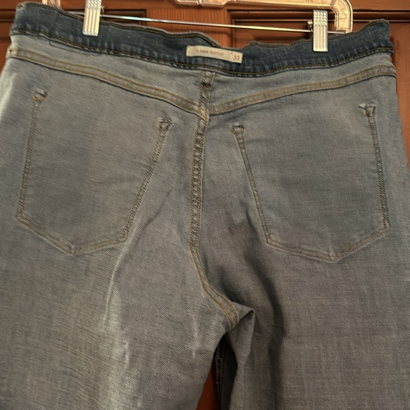 Levi’s Women’s Bootcut Jeans. 33”waist 32”Length-16M - Picture 7 of 8